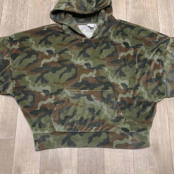 American Eagle Oversized Cropped Camouflage Hoodie - Picture 4 of 5